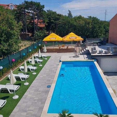 קריקווניצה Apartments Adria מראה חיצוני תמונה